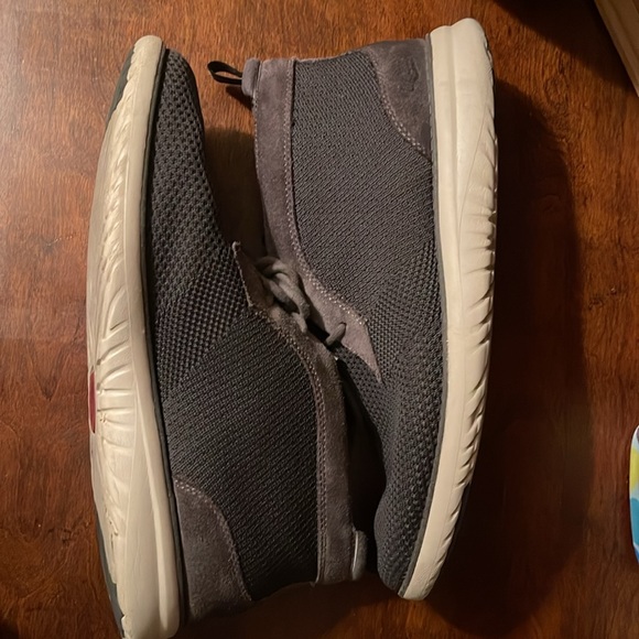 Men’s uggs dark gray shoes size 11 - Picture 3 of 4